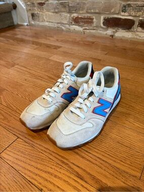 New Balance Kids Cream Sneakers with Blue & Red Logo